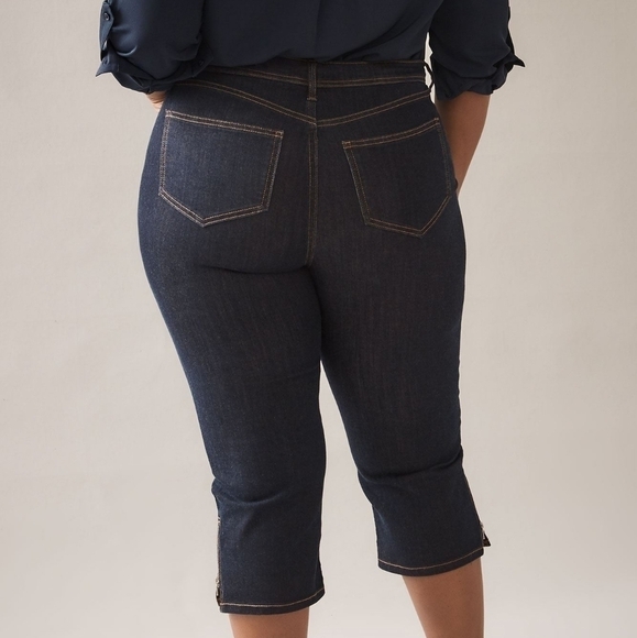 12 - Penningtons | Curvy Fit, Straight-Leg Denim Capri  - Picture 6 of 8